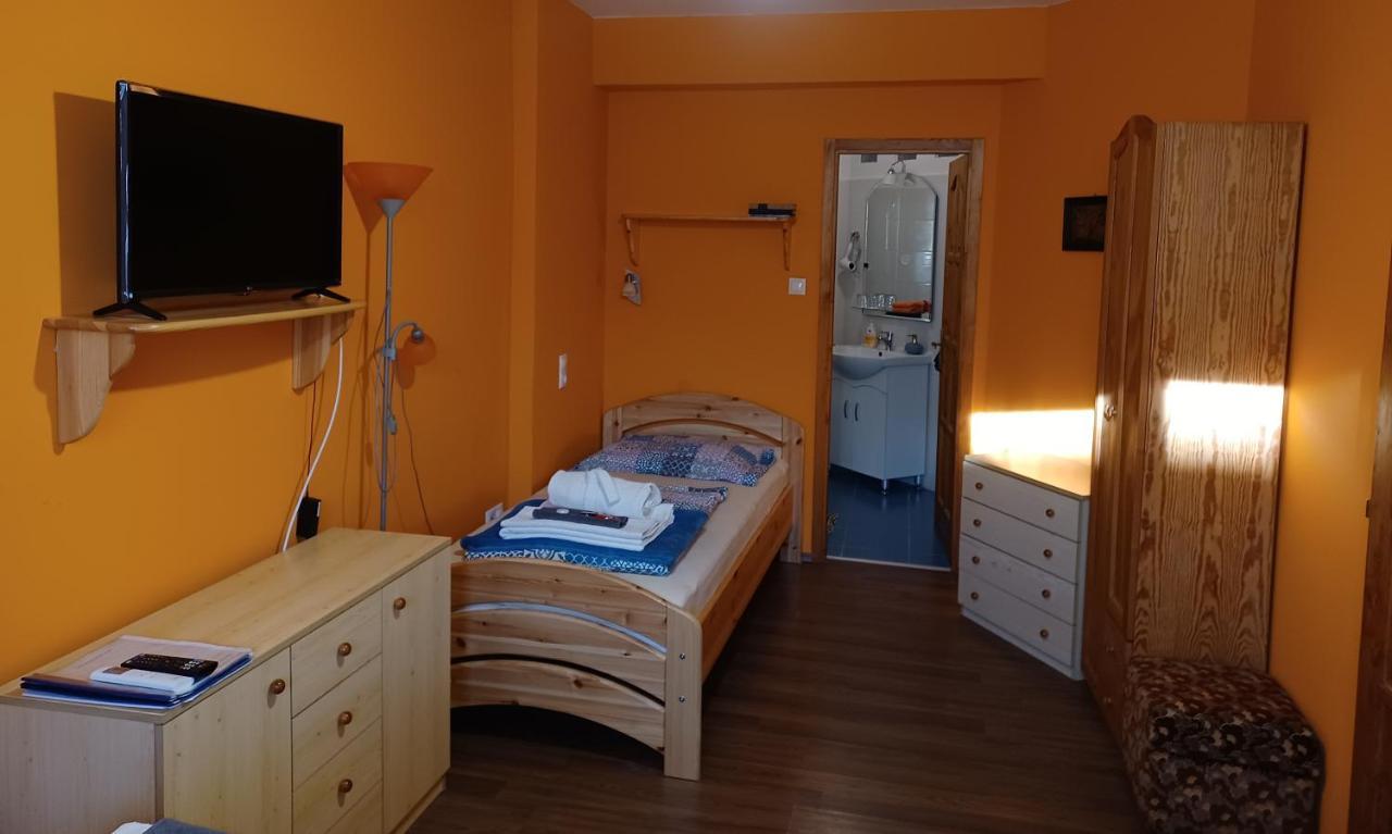 Eva Apartmanhaz Penzión pre hostí