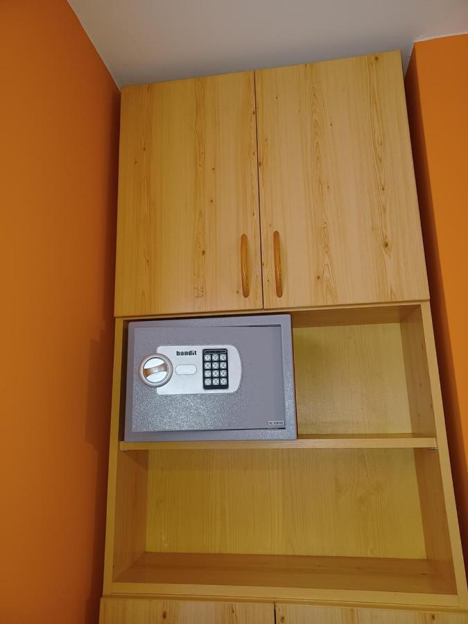 Eva Apartmanhaz Penzión pre hostí *