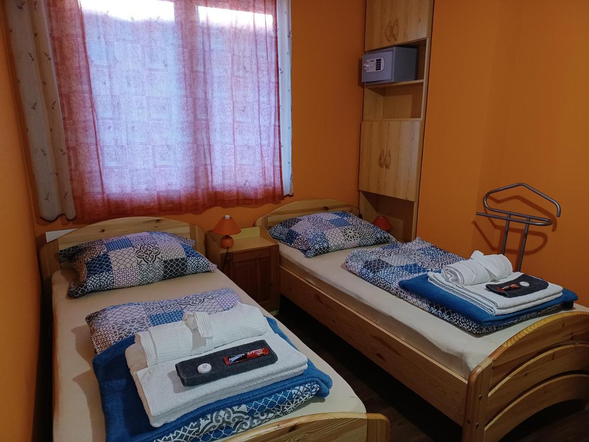 Eva Apartmanhaz Penzión pre hostí Eger