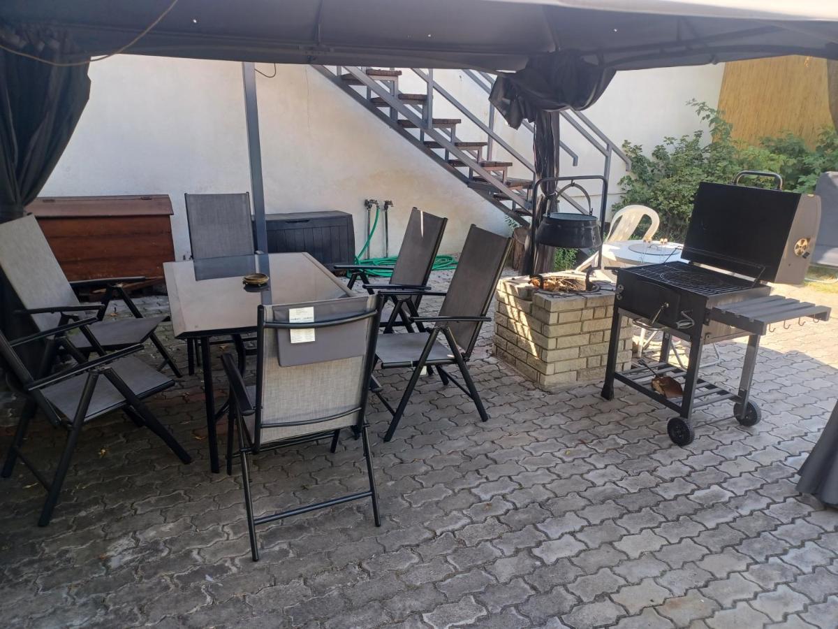 Eva Apartmanhaz Penzión pre hostí *